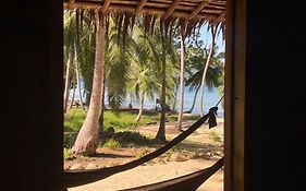 Lily'S Beach Bungalows